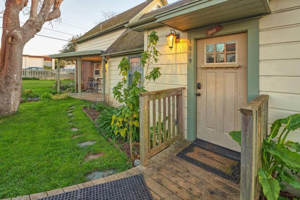 Downtown Digs-Sauna, Hot Tub, Bikes - Fun Times! أركاتا المظهر الخارجي الصورة